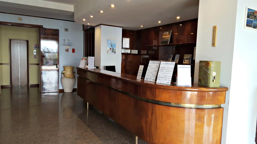 Hotel Internazionale Torri Del Benaco Eksteriør bilde